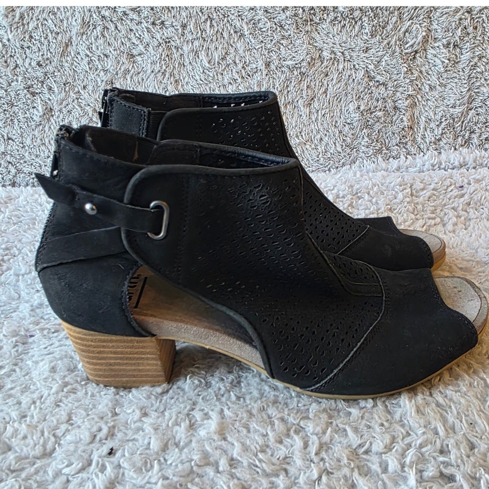 Earth Shoes Open Toe‎ Ankle Booties Black Leather Perforated Heel Zip Up 7.5